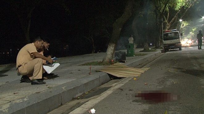 Chạy xe tốc độ cao tự đâm vào vỉa hè, đôi nam nữ tử vong thương tâm