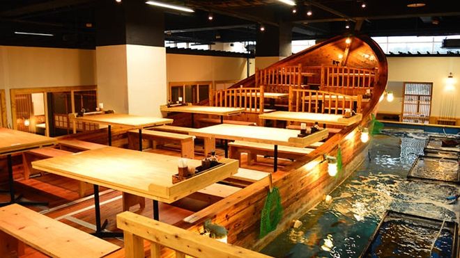 Tự câu cá để ăn trong nhà hàng, trải nghiệm sang chảnh đến bất ngờ tại Nhật