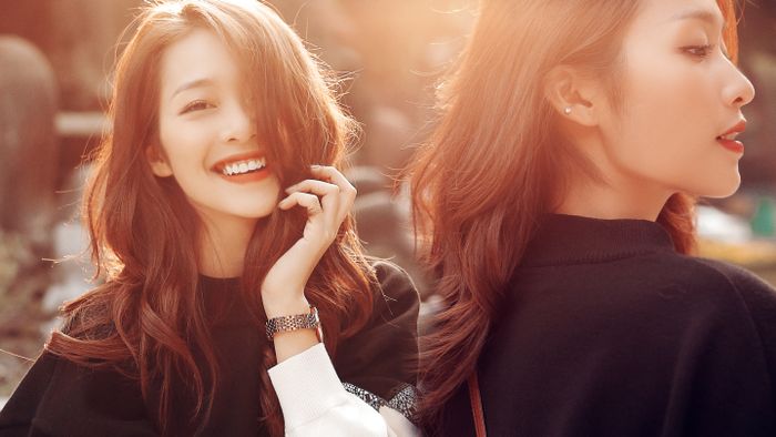 Khả Ngân khoe vẻ đẹp tinh khôi, rạng rỡ chào đón tuổi 20 dưới nắng mai