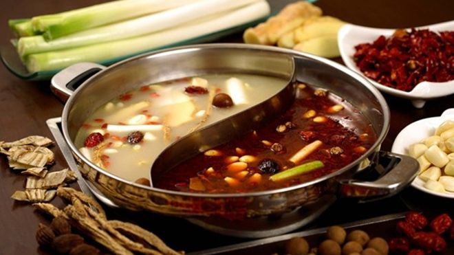 Sự thật gây sốc đằng sau những nồi lẩu giá rẻ: Gói gia vị 10.000 đồng đủ thay thế tất cả nguyên liệu