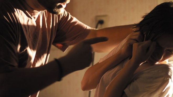 Chồng nhẫn tâm tạt axit vào mặt vợ vì lý do ngớ ngẩn không thể chấp nhận