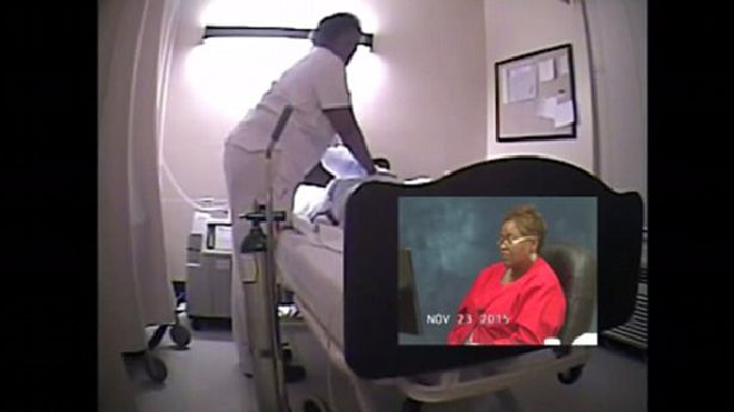 Y tá cười cợt trước mặt bệnh nhân tuyệt vọng cầu cứu lúc hấp hối gây phẫn nộ