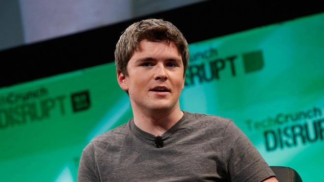 17 tuổi lập công ty, bỏ học Havard giữa chừng, đến năm 27 tuổi trở thành tỷ phú tự thân trẻ nhất thế giới