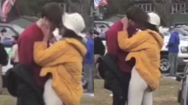 Con gái Obama bị phát hiện 'khoá môi' trai lạ, hút thuốc lá ở nơi công cộng