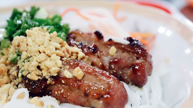Ghé quán bún thịt nướng được truyền tai 'ngon khó cưỡng' ở quận 1