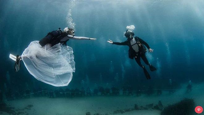 Bộ đồ lặn cưới - dụng cụ hoàn hảo cho giấc mơ 'wedding' bềnh bồng của các cặp đôi