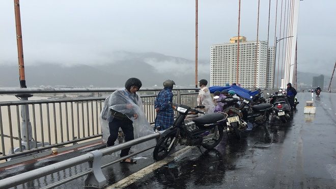 3 thanh niên cùng nhảy cầu Thuận Phước tự tử vì thất tình chơi thân với nhau từ nhỏ