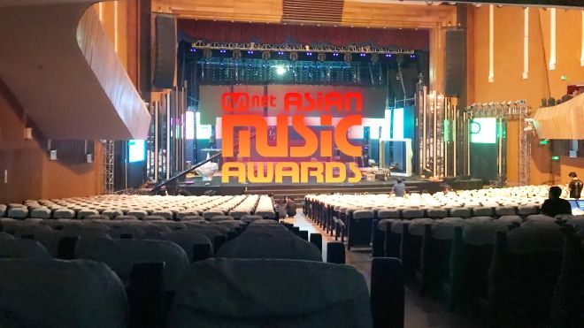 Siêu hot: Những hình ảnh lắp đặt đầu tiên của sân khấu MAMA tại Việt Nam