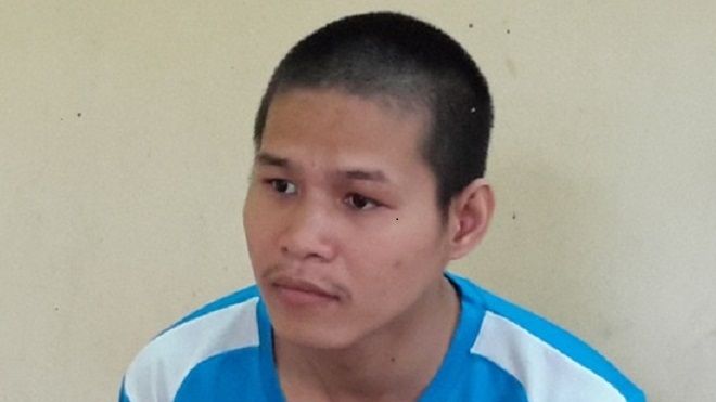 Không có tiền ăn chơi, đôi bạn thân cầm mã tấu đi cướp tiệm vàng