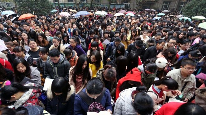 Thi công chức khốc liệt như Trung Quốc: 1,5 triệu người tranh đấu để giành 'bát cơm vàng'