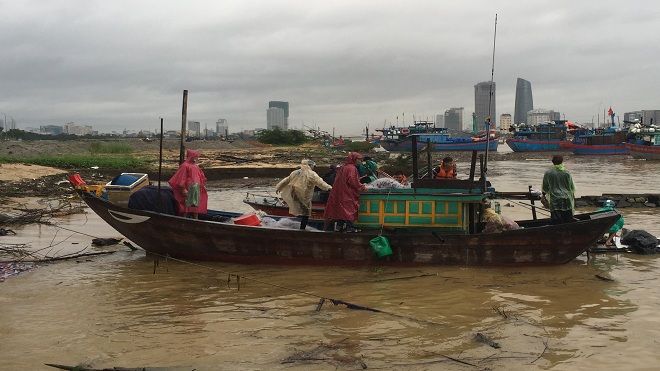 Vớt được thi thể thanh niên 19 tuổi rủ bạn nhảy cầu Thuận Phước tự tử do thất tình
