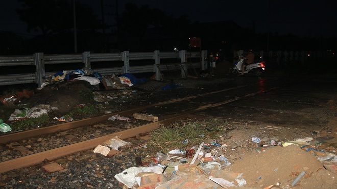 Băng qua đường sắt lúc trời mưa, người đàn ông bị tàu hỏa tông tử vong thương tâm
