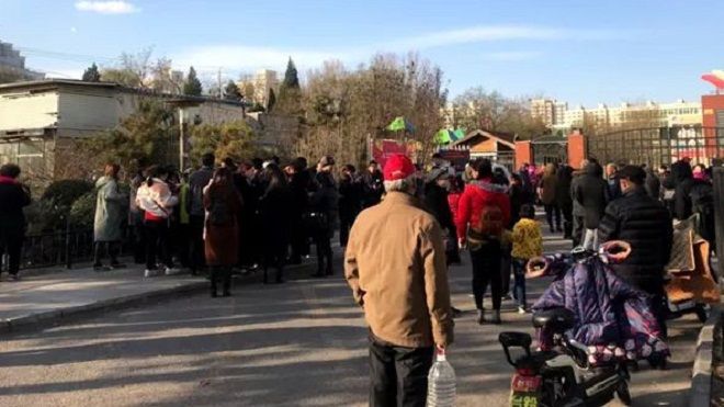 Trường mầm non lạm dụng trẻ em gây rúng động: Thuê bảo mẫu đáng sợ, đi nhà trẻ cũng khiến phụ huynh khóc thét