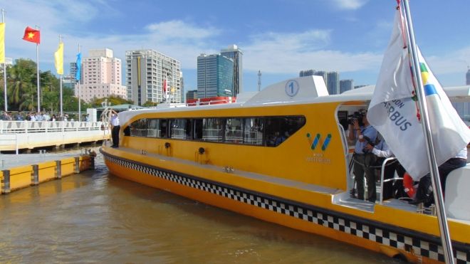 Người Sài Gòn háo hức xếp hàng trải nghiệm tuyến buýt đường sông đầu tiên