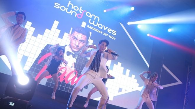 Bất chấp thời tiết xấu, Isaac - Thảo Trang vẫn 'cháy hết mình' với loạt ca khúc remix