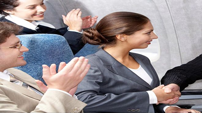 Thói quen vỗ tay khi máy bay hạ cánh và sự biến mất của nó