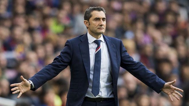 HLV Barcelona phản ứng khó tin khi Messi bị trọng tài “cướp” bàn thắng