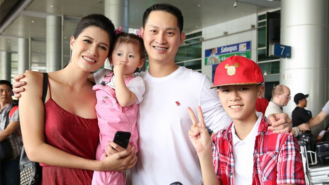 Trang Trần vui vẻ đoàn tụ ông xã sau thời gian dài xa cách