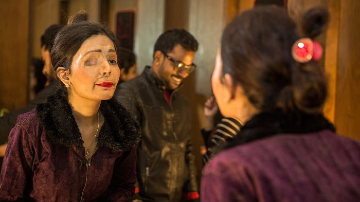 Bị tạt axit, những cô gái với gương mặt biến dạng đã làm nên kỳ tích, tự tin sải bước trên sàn catwalk