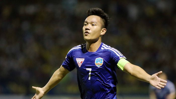 Tuyển thủ Đinh Thanh Trung: 'Các đội bóng của bầu Hiển đá với nhau rất máu ăn thua'