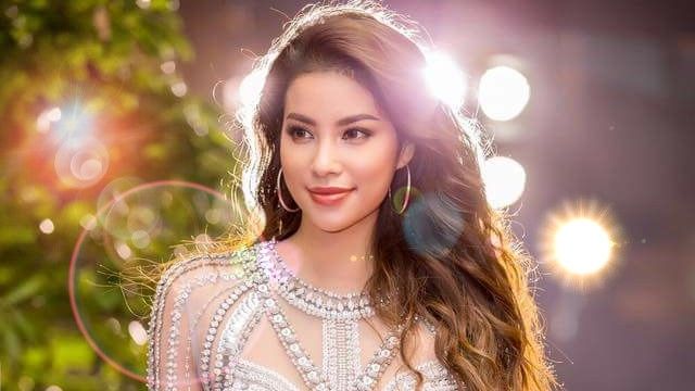 'Nữ thần mặt đẹp' Phạm Hương dù nền nã, hay cá tính đều toả sáng ở mọi thảm đỏ