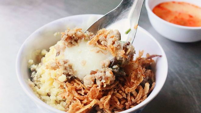 Tinh mắt tìm đến xe bánh đúc chỉ 5 chỗ ngồi ‘gây thương nhớ’ trên đường Võ Thị Sáu ở Sài Gòn