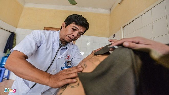 Người đàn ông ở Hà Nội nhiễm HIV sau một lần xăm hình