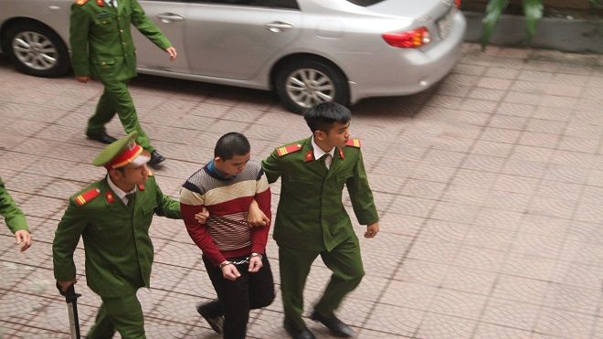 Rủ bạn thân bán xe máy không được, nam thanh niên giết người rồi ném xác xuống sông