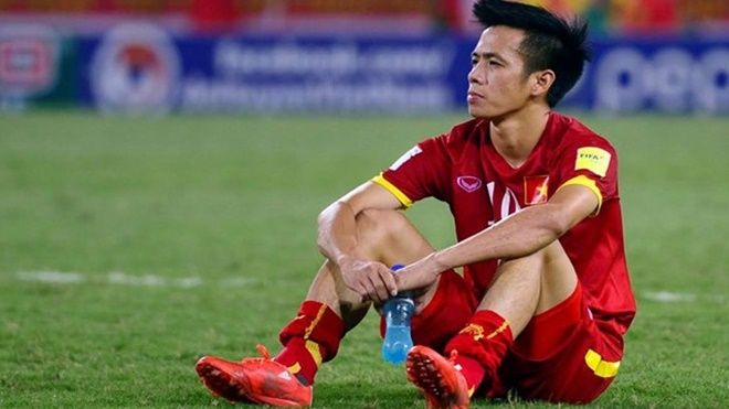 Nóng: Văn Quyết lần thứ 2 bị gạch tên khỏi QBV vì giật cùi chỏ vào mặt Xuân Tú