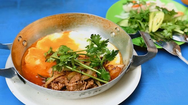 Quán bánh mì chảo 'chuẩn' nhà hàng nhưng giá 'hạt dẻ' trên đường Đặng Trần Côn