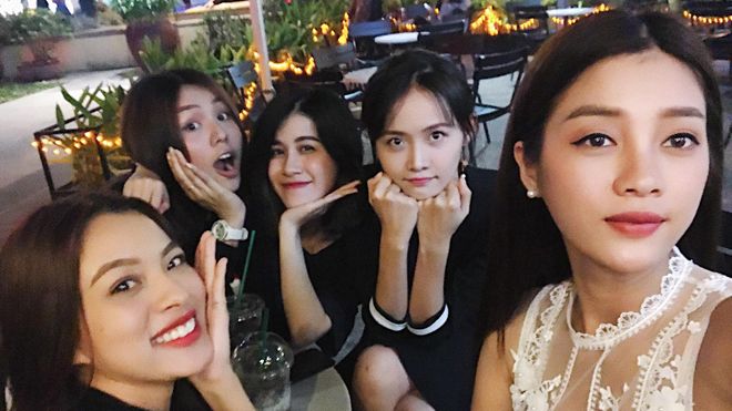 Mỹ Nhân - Mỹ Duyên quây quần cùng hội 'chị em bạn dì' Tú Hảo - Quỳnh Như