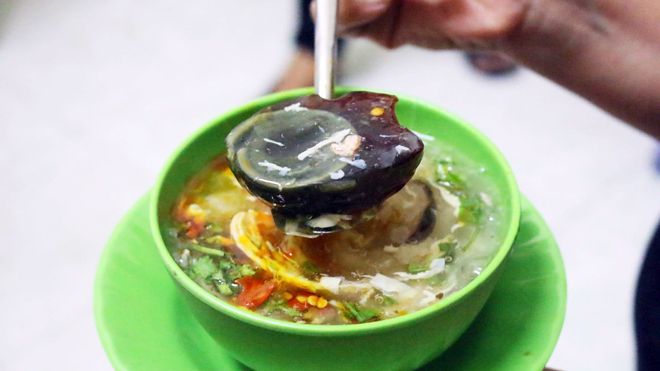 Bạn đã ăn thử súp cua nhà thờ Đức Bà hơn 20 năm tuổi tại Sài Gòn chưa?