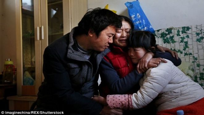 Nhà không có tiền, cô bé ung thư cầu xin bố mẹ để em ra đi