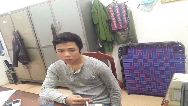 Nam thanh niên dùng mã tấu chém đứt bàn tay nhân viên quán karaoke