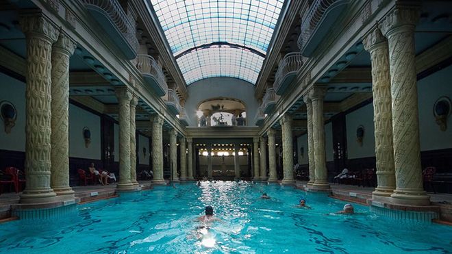 Top 10 spa, hồ bơi, phòng tắm hơi sang trọng mà 'giá bèo' ở châu Âu