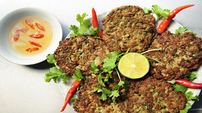 Mùa rươi đến rồi, bạn có đủ dũng khí để ăn thứ lúc nhúc này và thấy ngon như bao người?