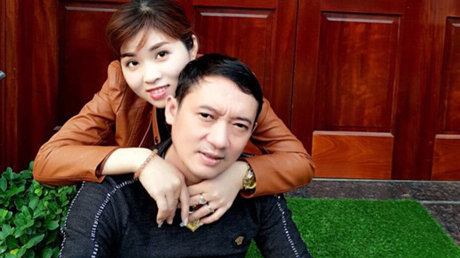 Vợ Chiến Thắng: 'Tôi thường xuyên chuyển tiền cho các vợ cũ của chồng'