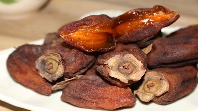 Chị em gái mê mẩn cách làm hồng treo kiểu Nhật của thiếu nữ Hà thành