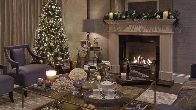 Trổ tài biến hóa nhà thành cung điện thu nhỏ đón Giáng sinh