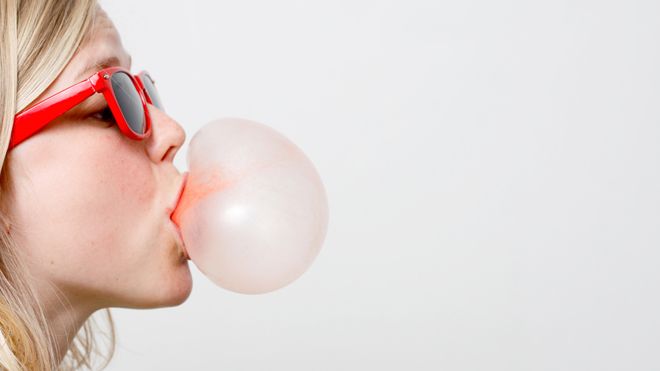 Giải mã nỗi ám ảnh của tất cả mọi đứa trẻ: Nuốt kẹo cao su sẽ bị dính ruột!