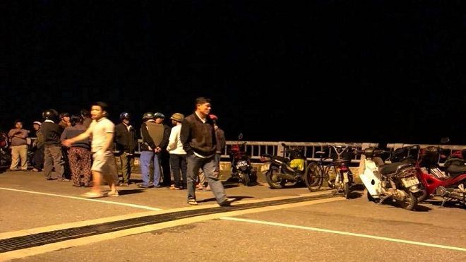 Nam sinh lớp 11 có hoàn cảnh khó khăn nhảy cầu tự tử trên đường đi học về