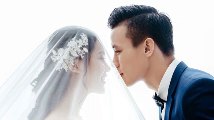 Bộ ảnh cưới tuyệt đẹp của 'soái ca' Quế Ngọc Hải và vợ sắp cưới xinh đẹp