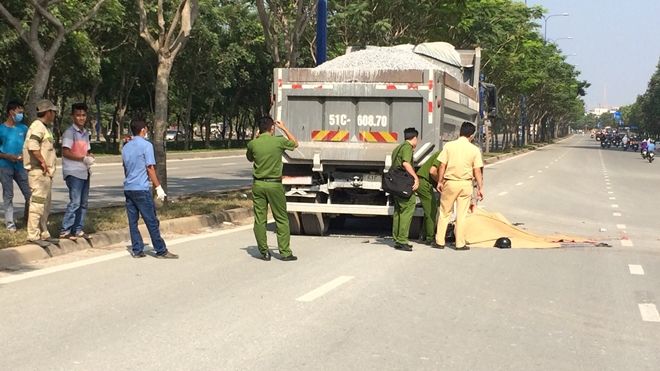 TP. HCM: Va chạm với ben, 2 thanh niên tử vong