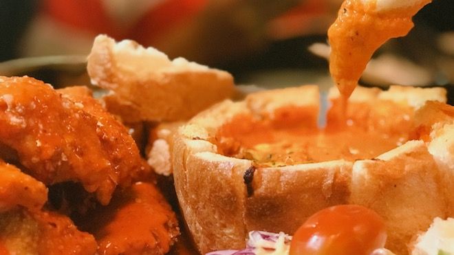 Lôi kéo nhóm bạn đến quán ăn Hàn Quốc này để mùa Noel không còn cô đơn