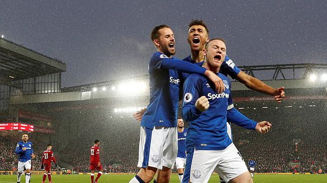 Liverpool mất điểm trên sân nhà vì bàn thắng của Rooney