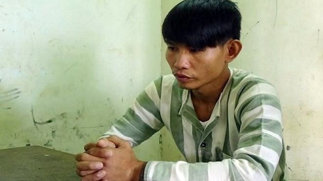 Thanh niên vác đá đập hàng loạt kính xe ô tô lúc nửa đêm