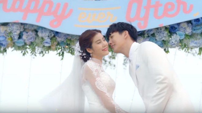 Đúng đêm giáng sinh năm nay, Push Puttichai - Esther Supreeleela sẽ về chung một nhà