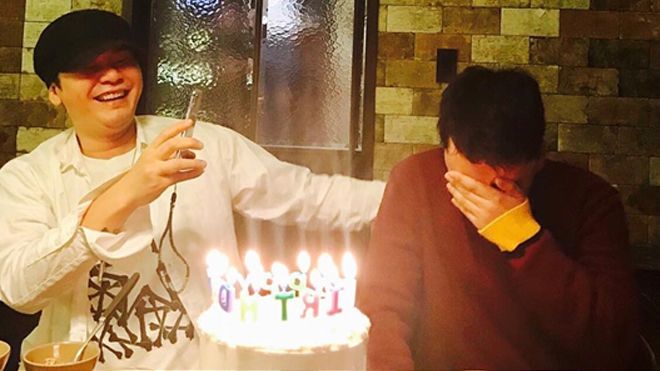 Seung Ri (Big Bang) bật khóc nức nở khi được chủ tịch YG chúc mừng sinh nhật sau 12 năm