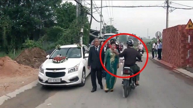 Clip: Táo tợn cướp giật ngay trong đám cưới