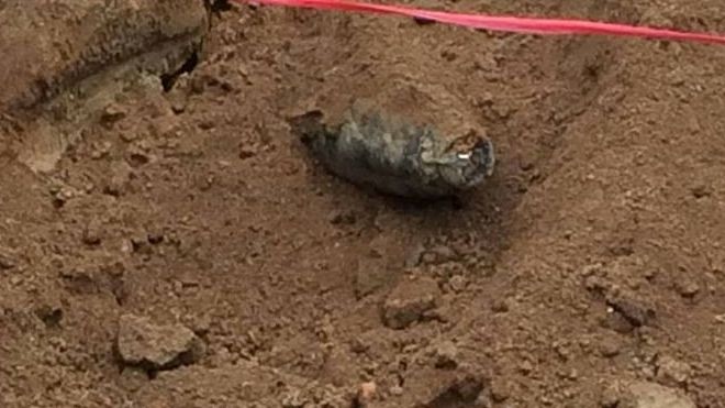 Tá hỏa phát hiện quả bom ở ngay dưới trường mầm non